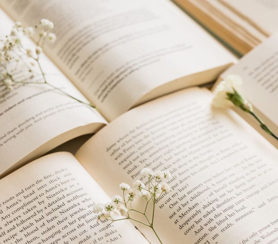 livres avec fleurs